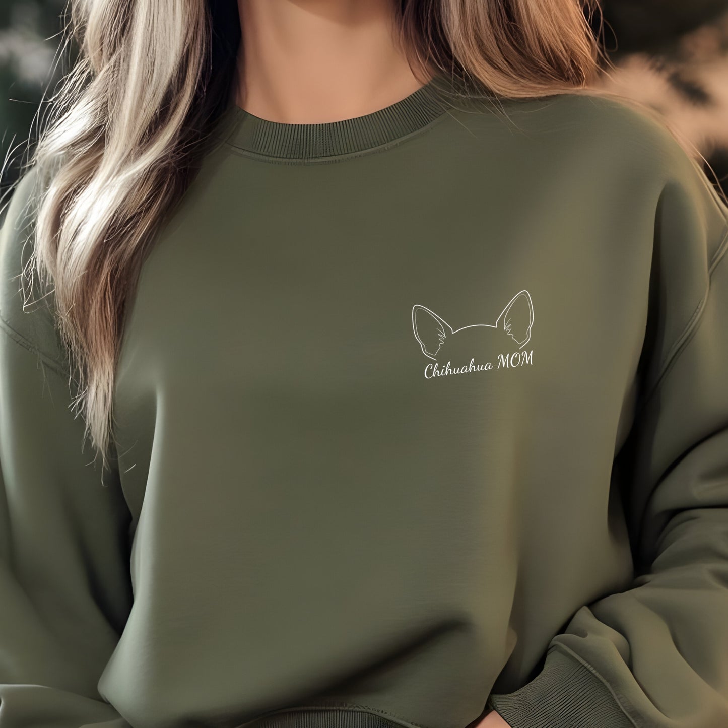 "Chihuahua MOM" Premium Sweatshirt – Minimal Outline Gift for Dog Lovers