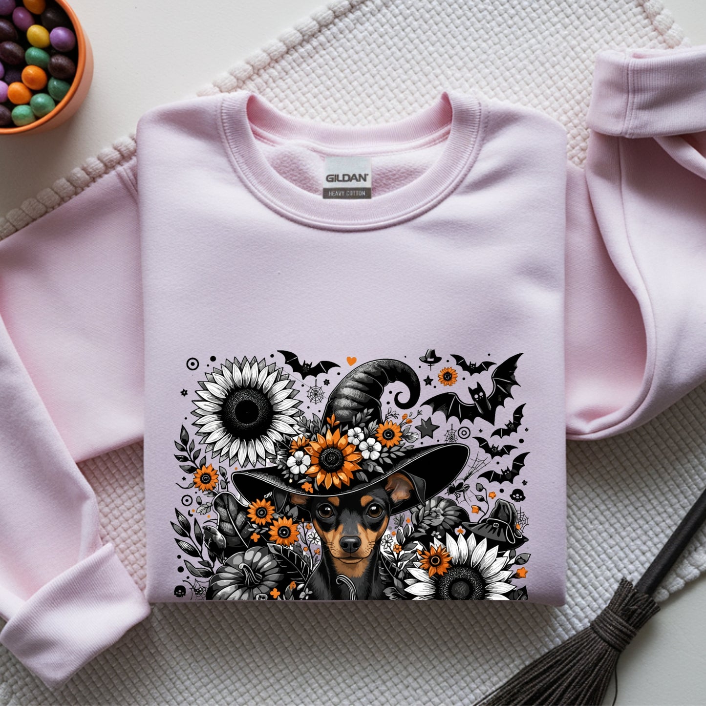 Cute to Spook – Halloween Mini Pinscher Unisex Premium Sweatshirt